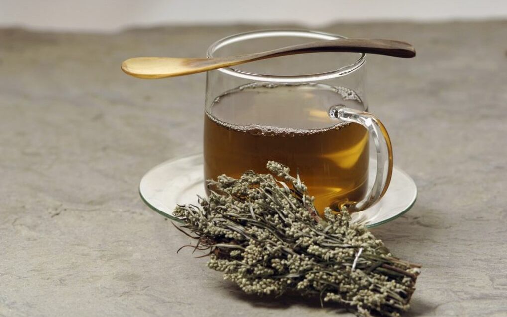 Nálev z pelyňku proti parazitům v těle